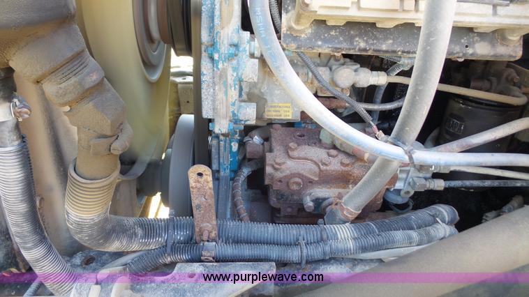 image for item L3692 2000 International F4900 dump truck