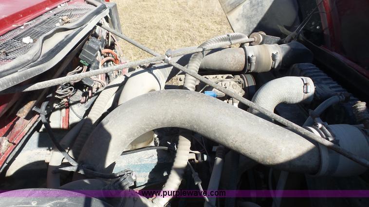 image for item L3692 2000 International F4900 dump truck