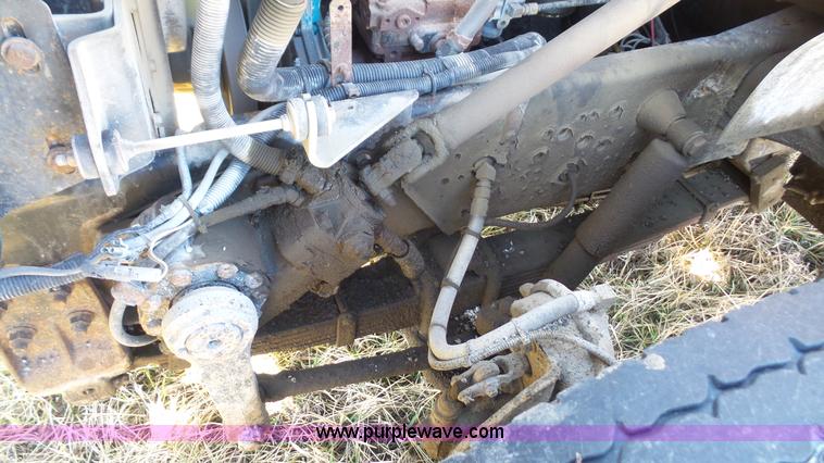 image for item L3692 2000 International F4900 dump truck