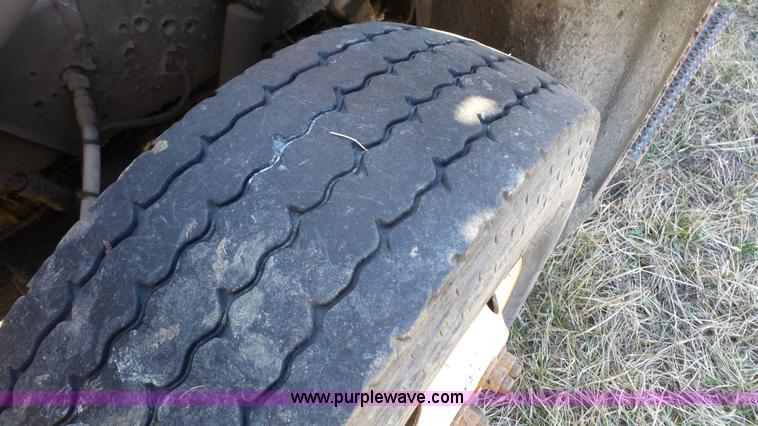 image for item L3692 2000 International F4900 dump truck