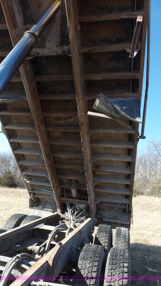 image for item L3692 2000 International F4900 dump truck