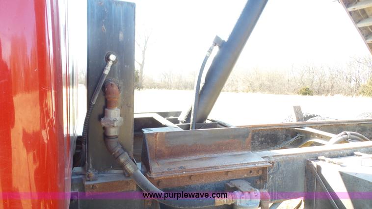 image for item L3692 2000 International F4900 dump truck