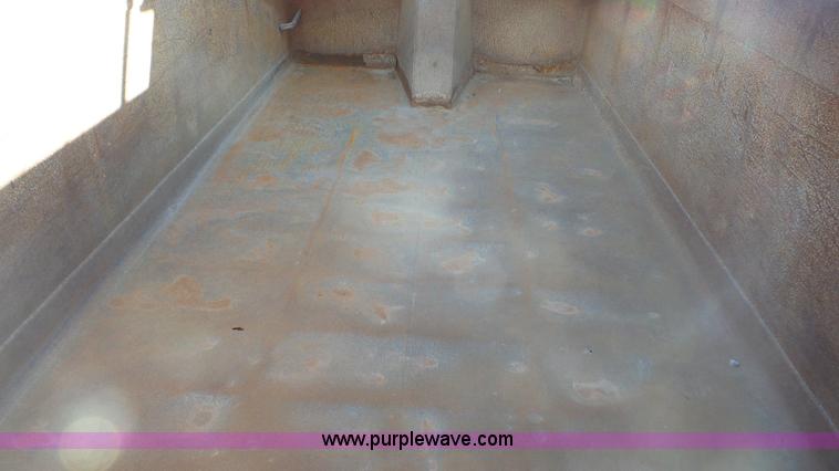 image for item L3692 2000 International F4900 dump truck