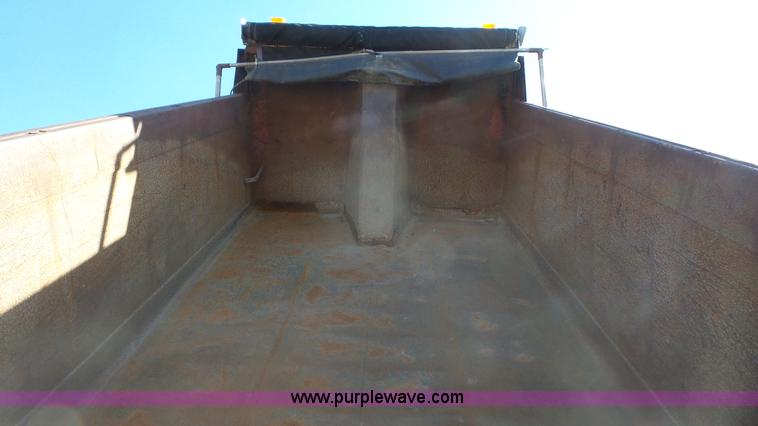 image for item L3692 2000 International F4900 dump truck