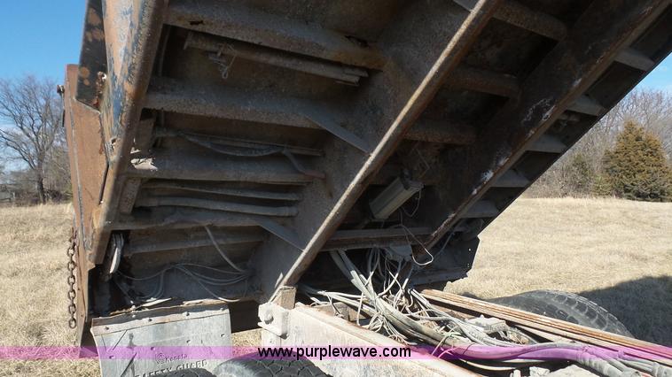 image for item L3692 2000 International F4900 dump truck