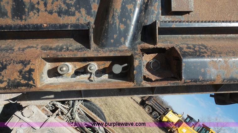 image for item L3692 2000 International F4900 dump truck