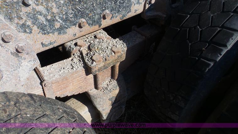 image for item L3692 2000 International F4900 dump truck