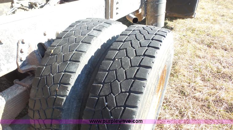 image for item L3692 2000 International F4900 dump truck