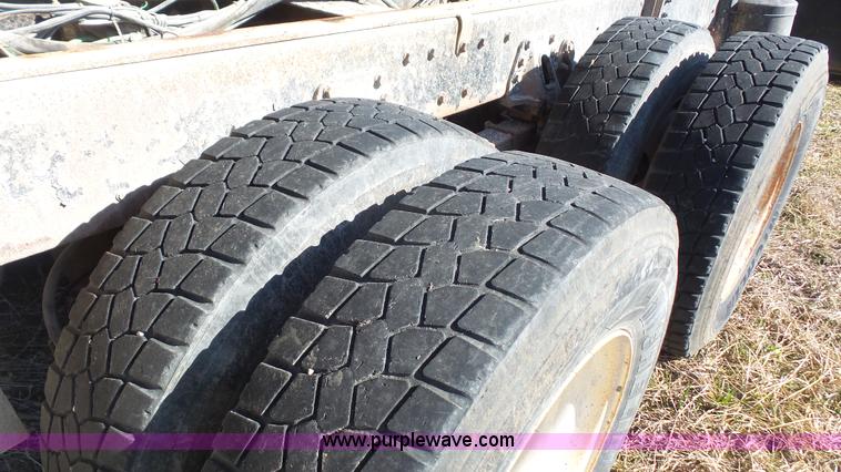 image for item L3692 2000 International F4900 dump truck