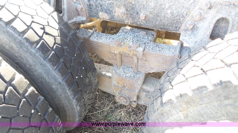 image for item L3692 2000 International F4900 dump truck