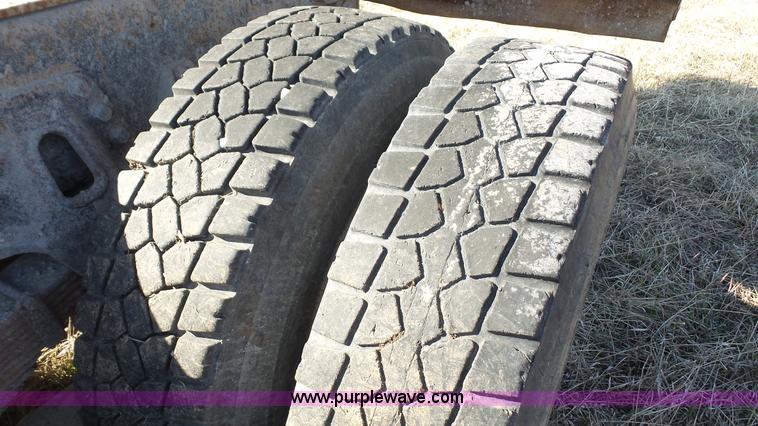 image for item L3692 2000 International F4900 dump truck