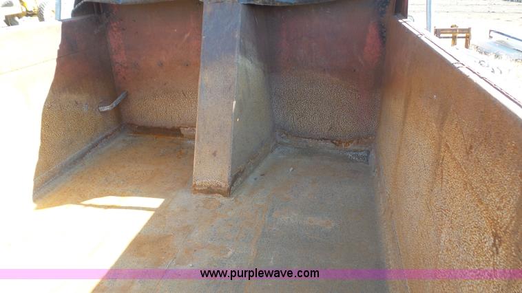 image for item L3692 2000 International F4900 dump truck