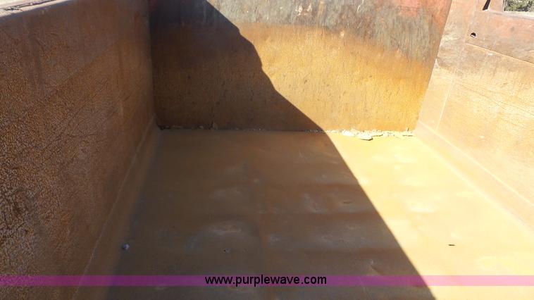 image for item L3692 2000 International F4900 dump truck