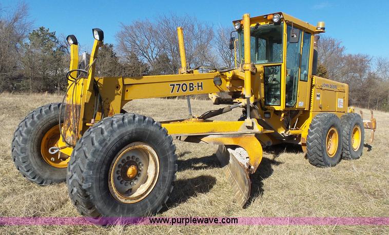 image for item L3694 1992 John Deere 770BH motor grader