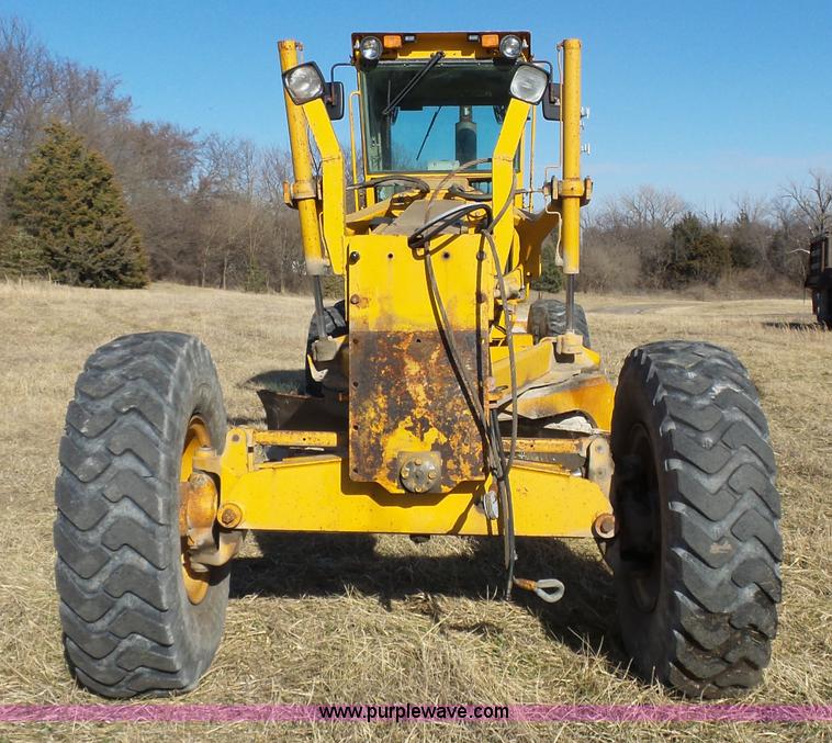 image for item L3694 1992 John Deere 770BH motor grader