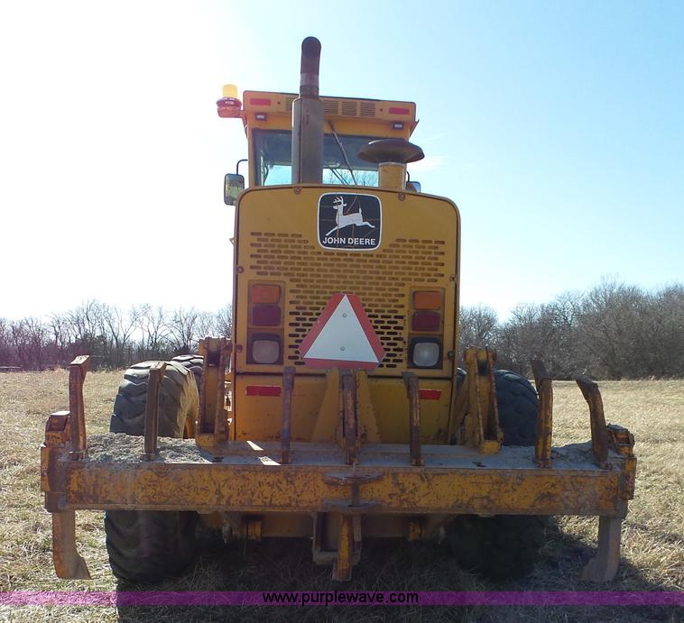 image for item L3694 1992 John Deere 770BH motor grader