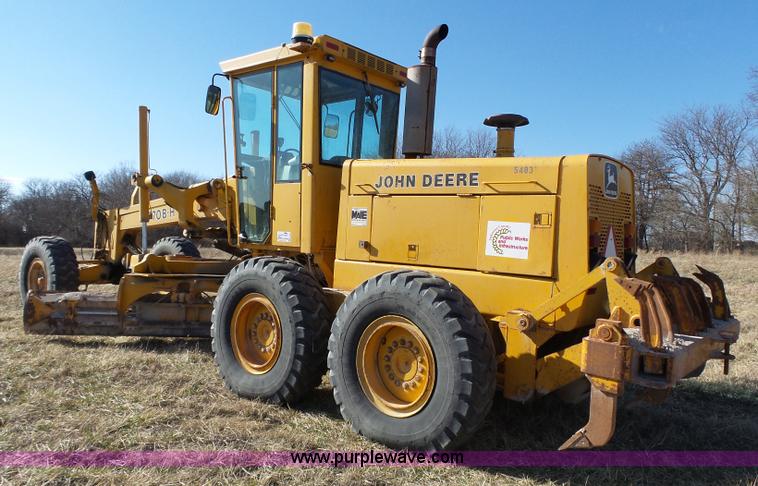 image for item L3694 1992 John Deere 770BH motor grader