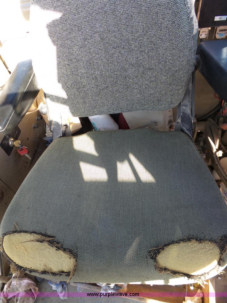 image for item L3694 1992 John Deere 770BH motor grader