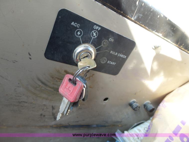 image for item L3694 1992 John Deere 770BH motor grader