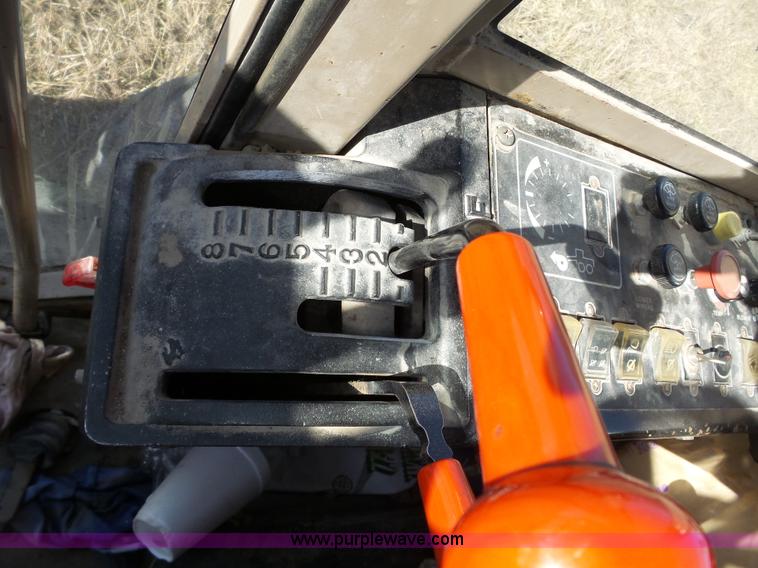 image for item L3694 1992 John Deere 770BH motor grader