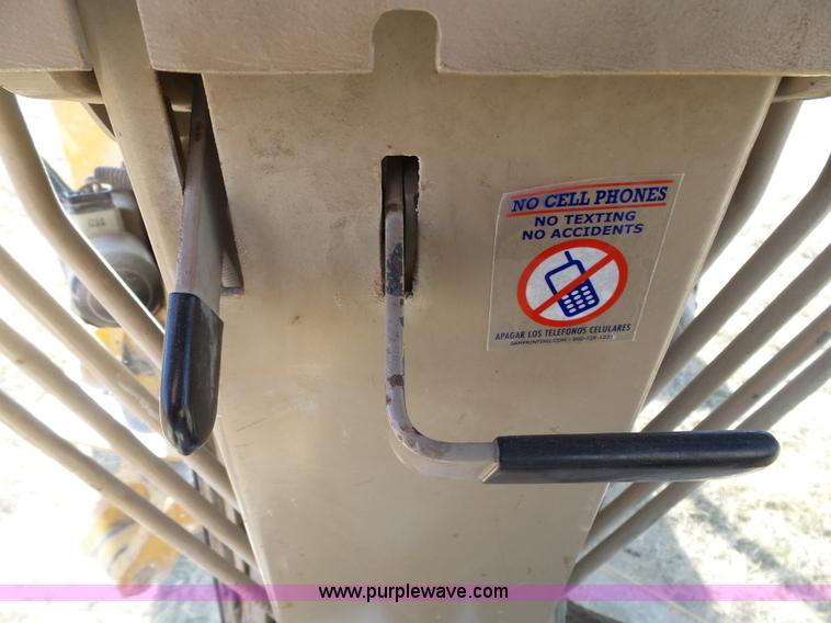 image for item L3694 1992 John Deere 770BH motor grader