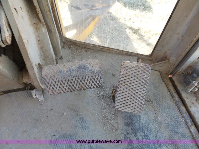 image for item L3694 1992 John Deere 770BH motor grader