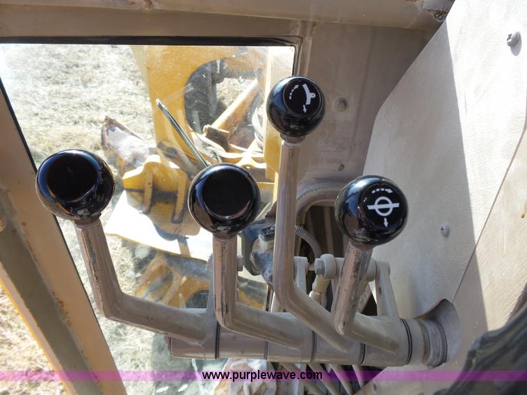 image for item L3694 1992 John Deere 770BH motor grader