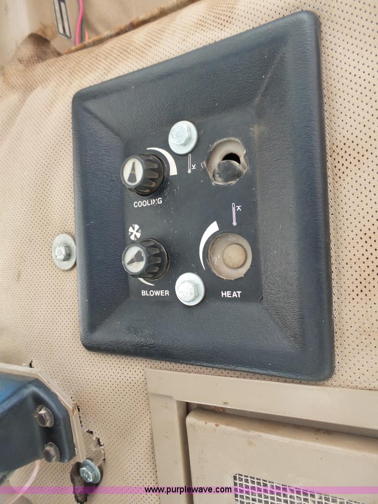 image for item L3694 1992 John Deere 770BH motor grader