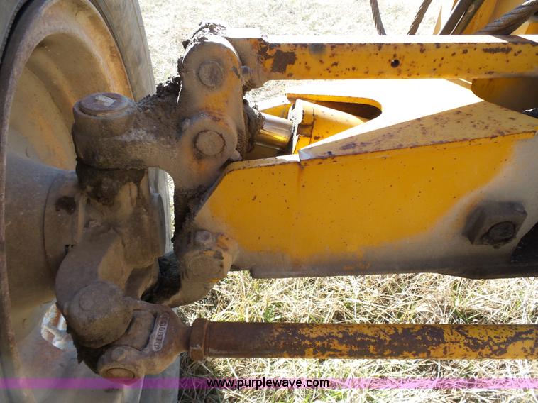 image for item L3694 1992 John Deere 770BH motor grader