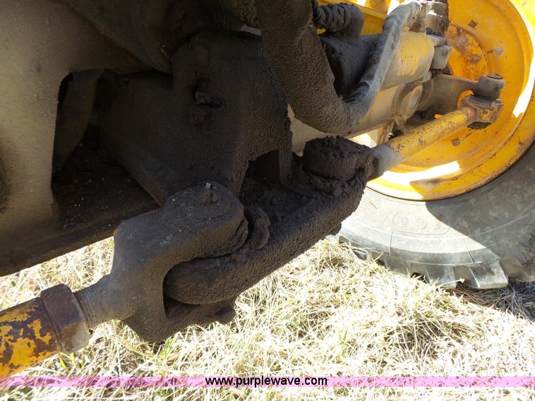 image for item L3694 1992 John Deere 770BH motor grader