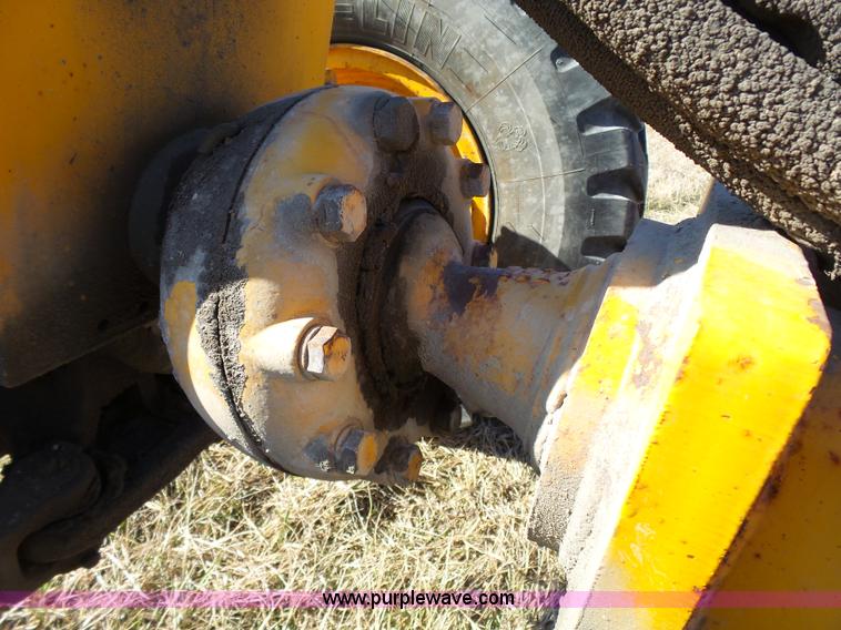 image for item L3694 1992 John Deere 770BH motor grader