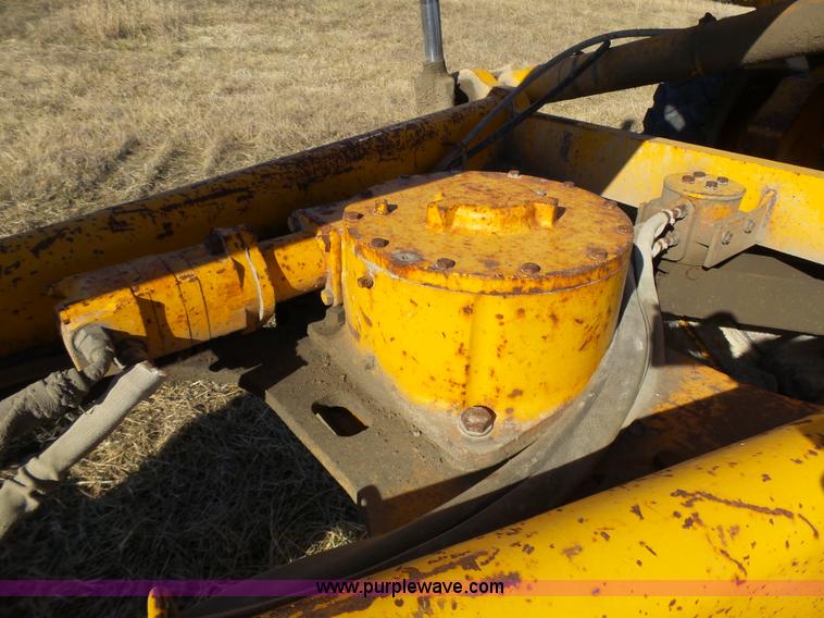 image for item L3694 1992 John Deere 770BH motor grader