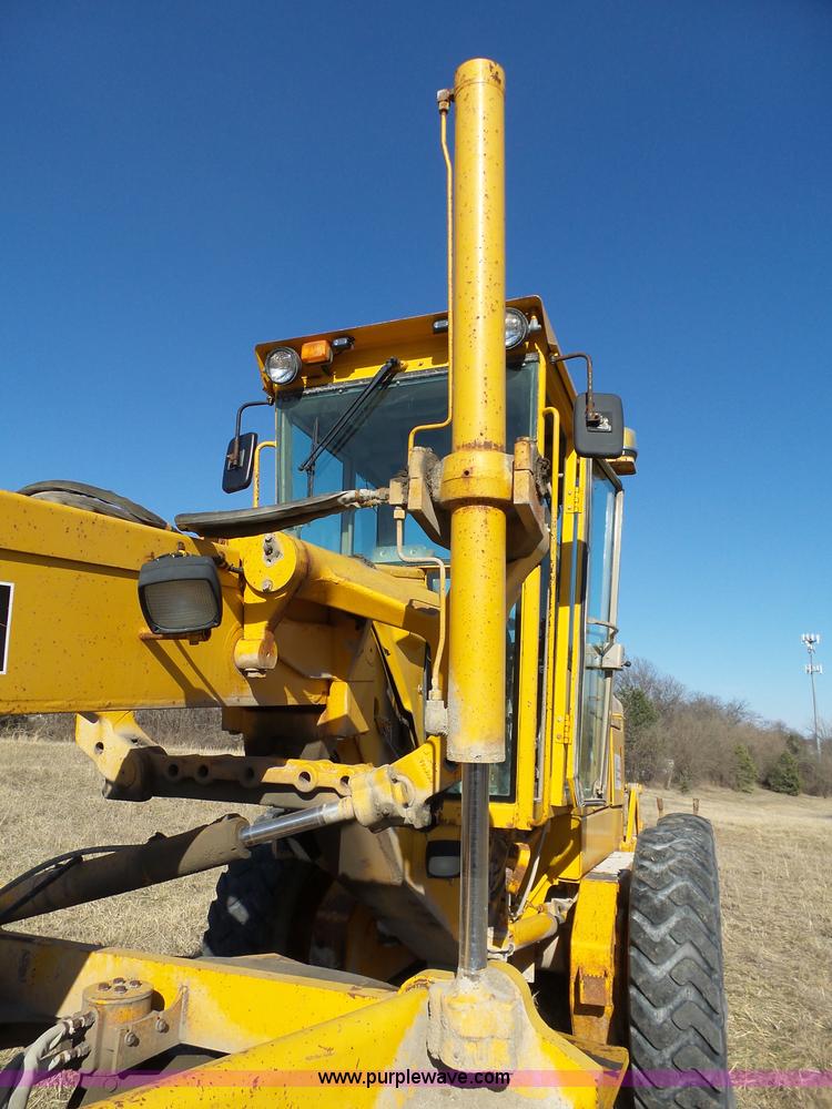 image for item L3694 1992 John Deere 770BH motor grader