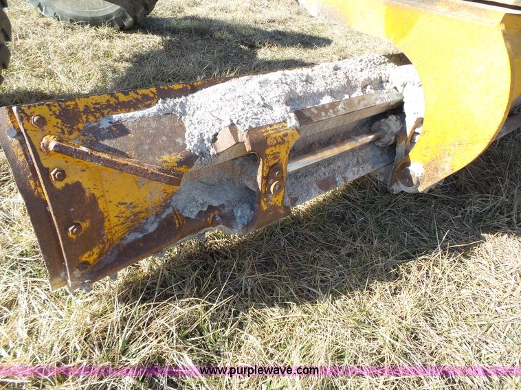 image for item L3694 1992 John Deere 770BH motor grader