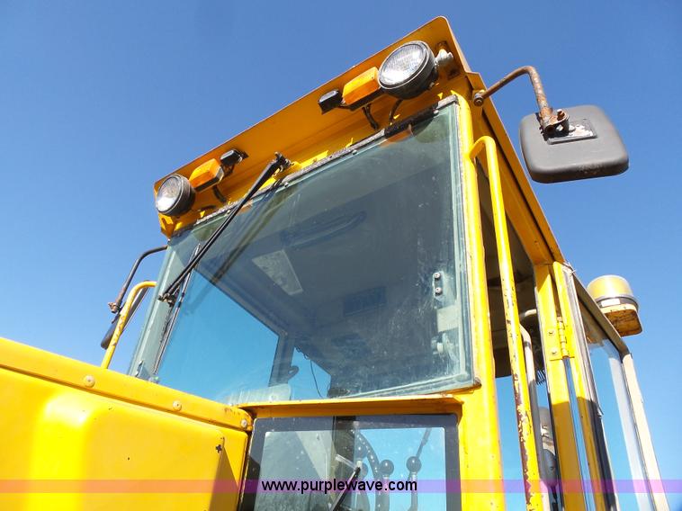 image for item L3694 1992 John Deere 770BH motor grader