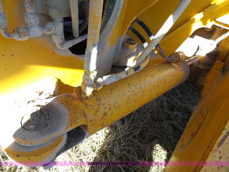 image for item L3694 1992 John Deere 770BH motor grader