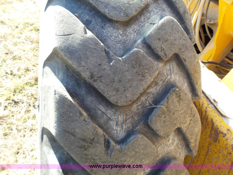 image for item L3694 1992 John Deere 770BH motor grader