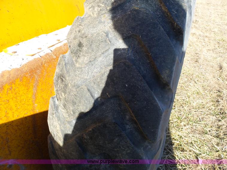 image for item L3694 1992 John Deere 770BH motor grader