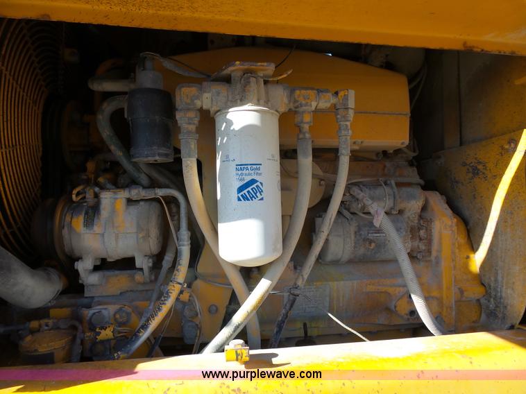 image for item L3694 1992 John Deere 770BH motor grader