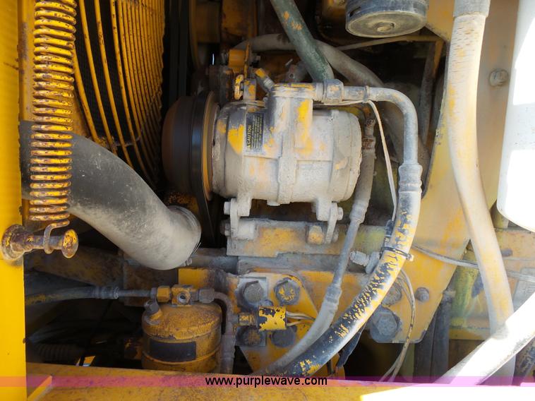 image for item L3694 1992 John Deere 770BH motor grader