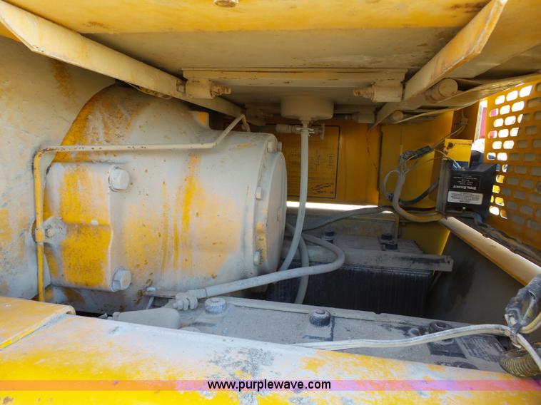 image for item L3694 1992 John Deere 770BH motor grader