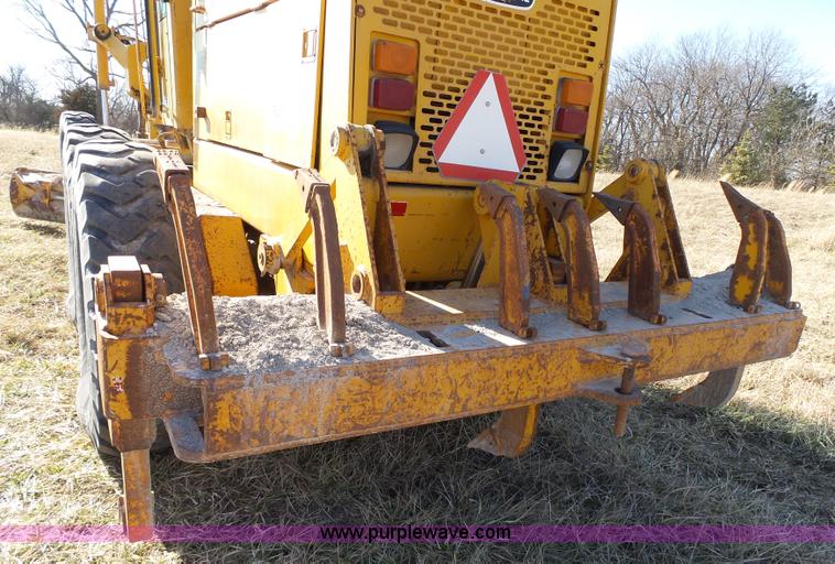 image for item L3694 1992 John Deere 770BH motor grader