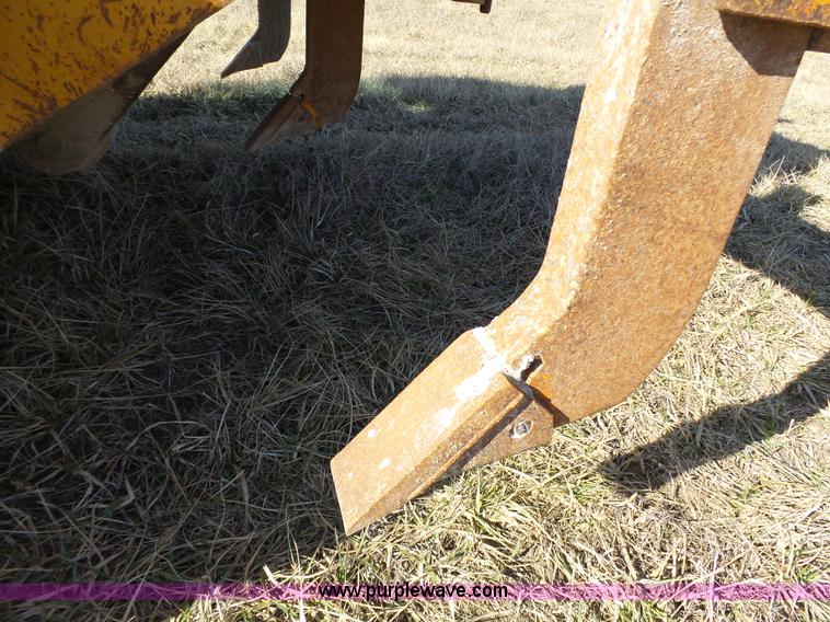 image for item L3694 1992 John Deere 770BH motor grader