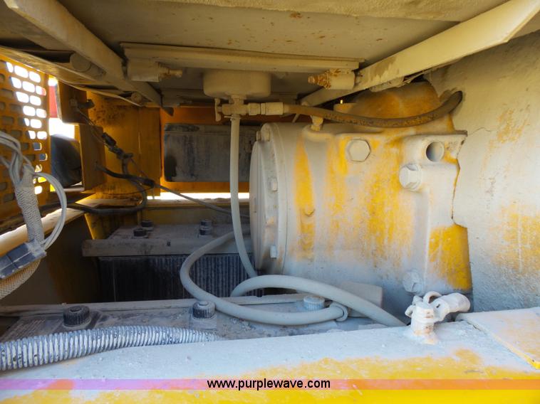 image for item L3694 1992 John Deere 770BH motor grader