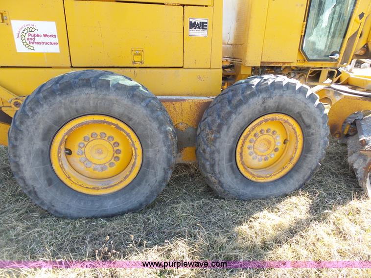 image for item L3694 1992 John Deere 770BH motor grader