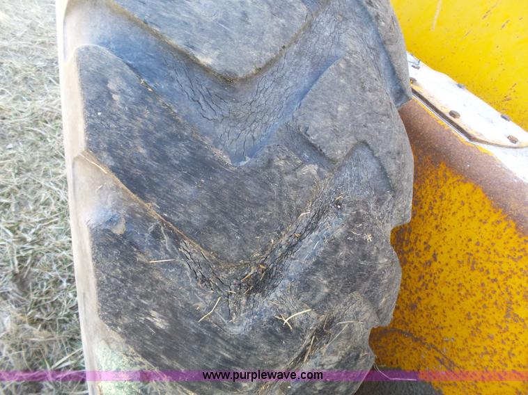 image for item L3694 1992 John Deere 770BH motor grader