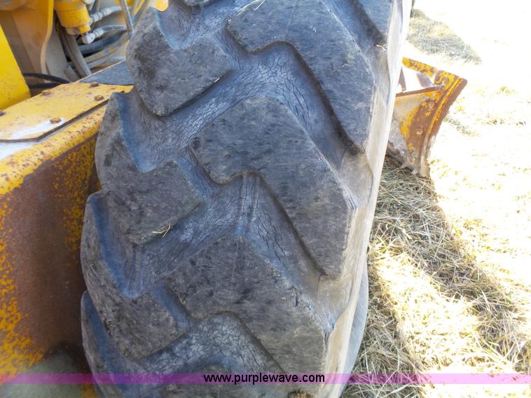 image for item L3694 1992 John Deere 770BH motor grader