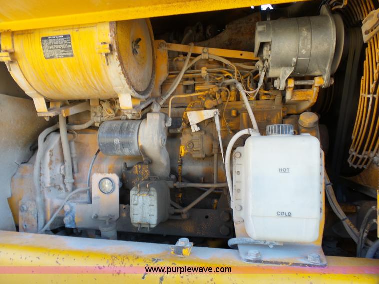 image for item L3694 1992 John Deere 770BH motor grader