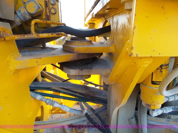 image for item L3694 1992 John Deere 770BH motor grader