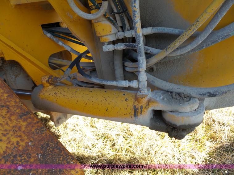 image for item L3694 1992 John Deere 770BH motor grader